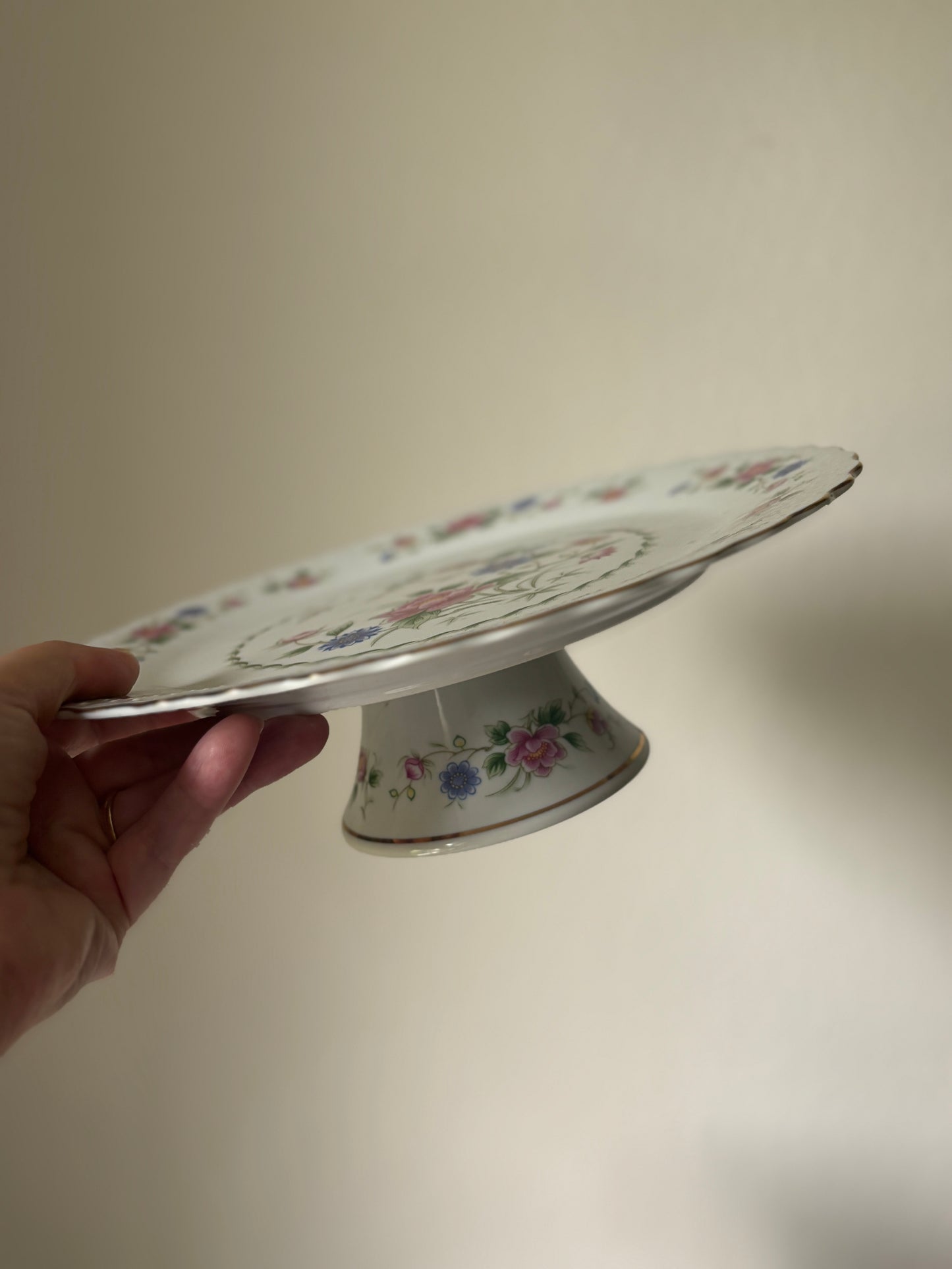 Cake stand